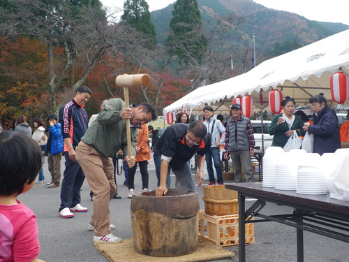 「もみじ祭り」開催されました。_e0200437_1054345.jpg