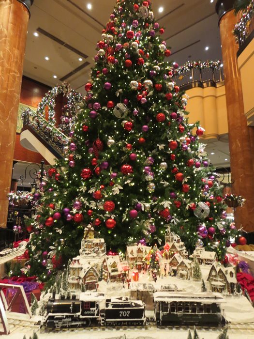 ウェスティン東京のクリスマスツリー お散歩アルバム 紫陽花の頃 ウェスティン東京のクリスマスツリー お散歩アルバム 紫陽花の頃