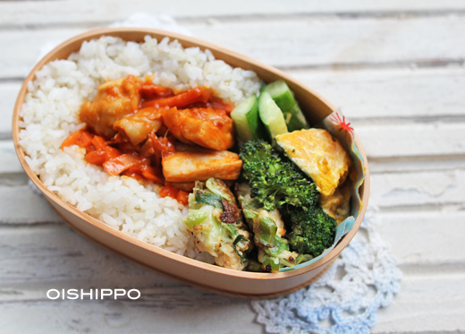 曲げわっぱ弁当 鶏もも肉とにんじんのケチャップ煮 おいしっぽ Oishippo の か和いい 食卓