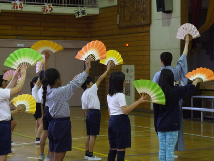 《ﾚﾎﾟｰﾄ》横浜市芸術文化教育プラットフォームin仏向小学校_e0181602_1124411.jpg