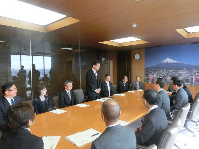 富士市議会ユニバーサル就労推進議員連盟で市長に「ユニバーサル就労促進モデル事業」等を提案_f0141310_7425154.jpg