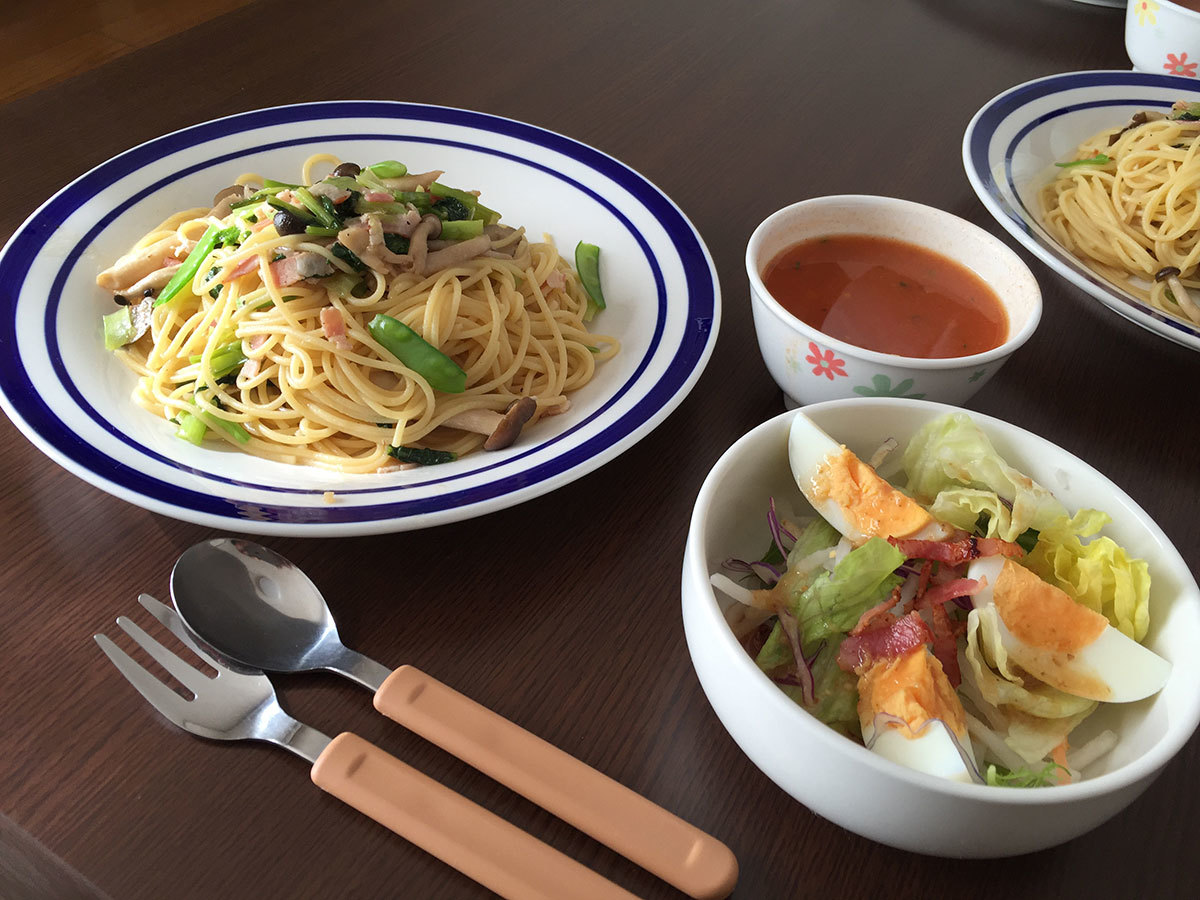 昼 きのこの和風パスタ サラダ コンソメスープ 今日の献立