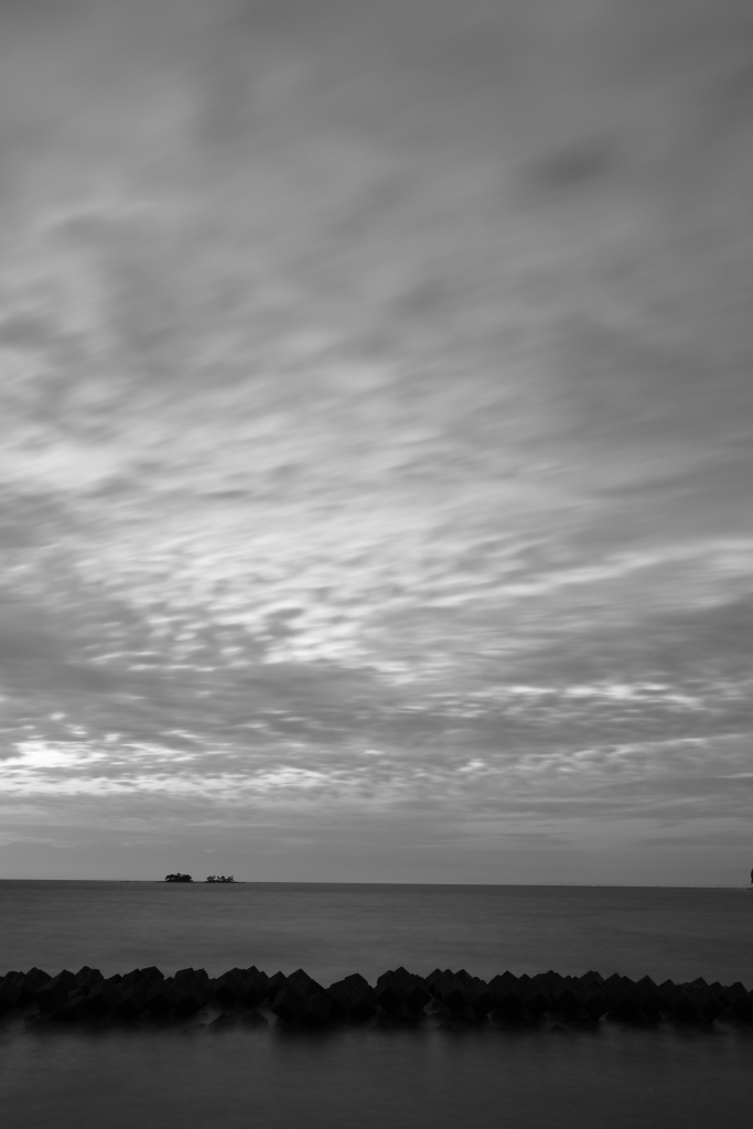 光が生まれるとき　富山湾by Nikon D810A+Zeiss otus 55mm_f0050534_22084654.jpg