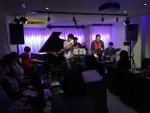 Jazzlive comin 広島  本日木曜日はセッション！_b0115606_13060124.jpeg