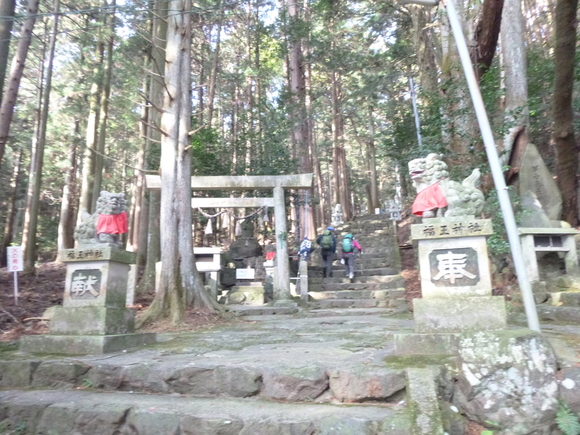 天狗伝説のある　福王神社・福王山(598M)  に登る_d0170615_1332660.jpg