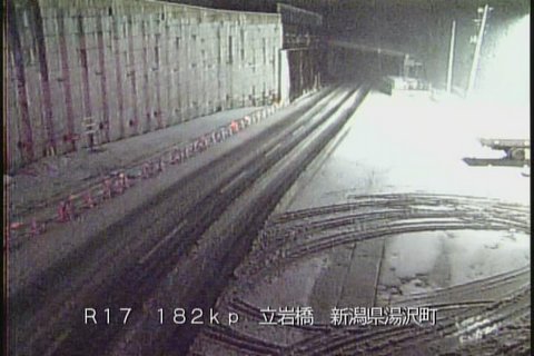 2015年11月25日　深夜の新潟ライブカメラ　三国峠に雪が降り出しました！_e0037849_2153481.jpg