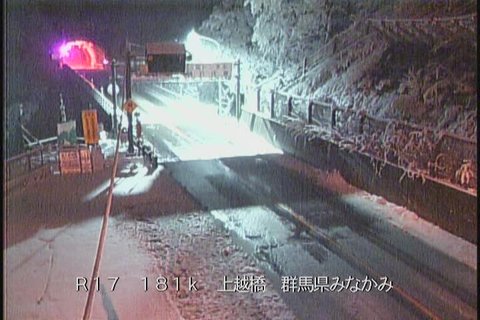 2015年11月25日　深夜の新潟ライブカメラ　三国峠に雪が降り出しました！_e0037849_2154452.jpg