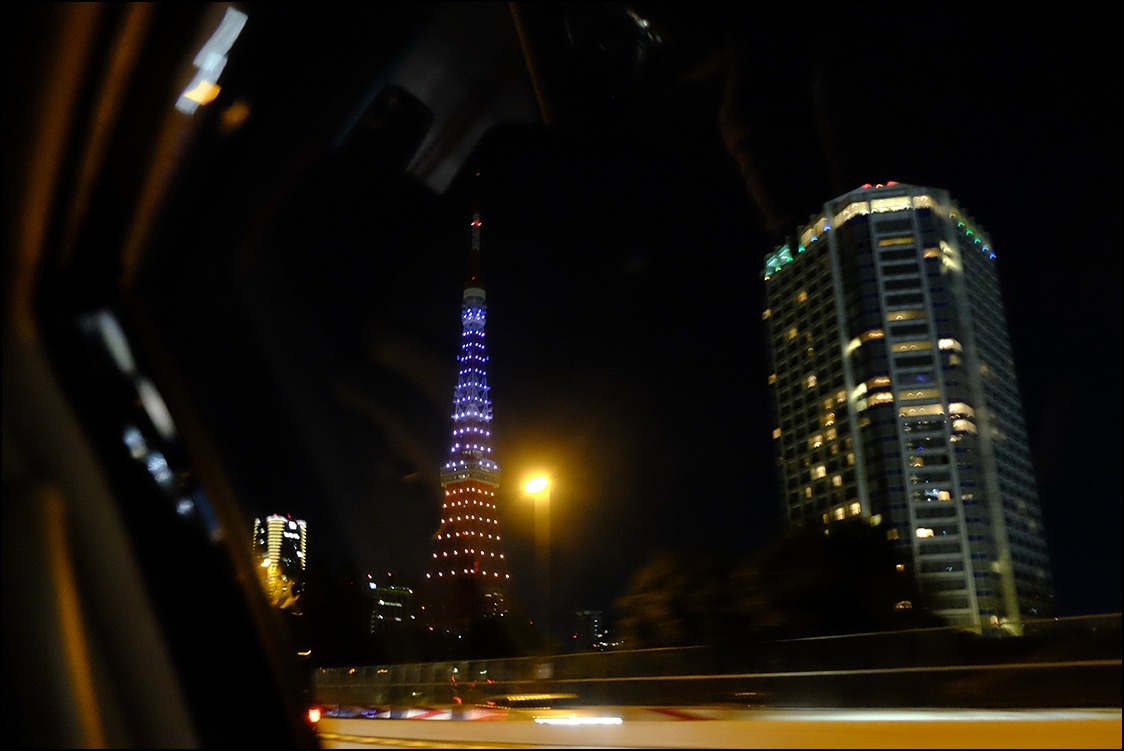 トリコロールのフレンチカラーの東京タワーに祈りを込めて、、、、、、_a0031363_2435640.jpg