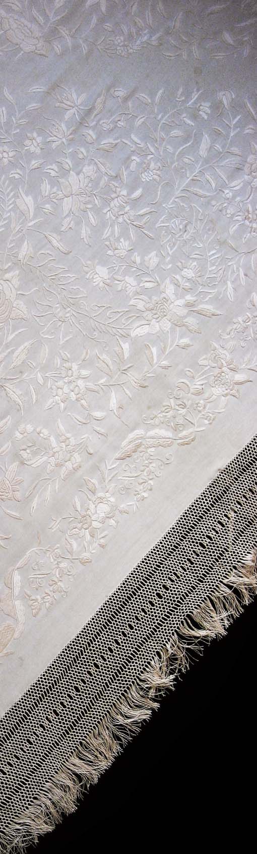 N.0416　中世のミル・フルール総刺繍　クロテッドクリーム色の絹ショール/アンティークモード_a0111371_2324542.jpg