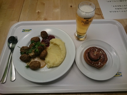 11/26 IKEA立川 スウェーデンミートボール+シナモンロール+生ビール_b0042308_045217.jpg