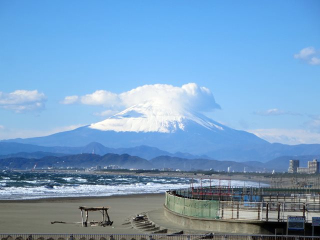 【鵠沼海岸】強風にあえなく撤退【富士山】_b0009849_15124381.jpg