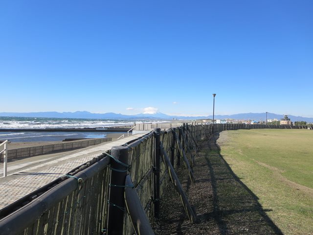 【鵠沼海岸】強風にあえなく撤退【富士山】_b0009849_15182016.jpg