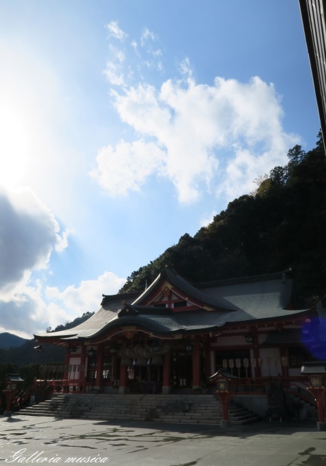 稲荷神社のざっくりし過ぎまとめと年末ジャンボ宝くじ。_f0351853_01141485.jpg