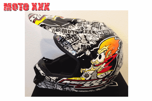 MOTO-XXX ヘルメットがリリースされる模様_f0062361_17272093.gif