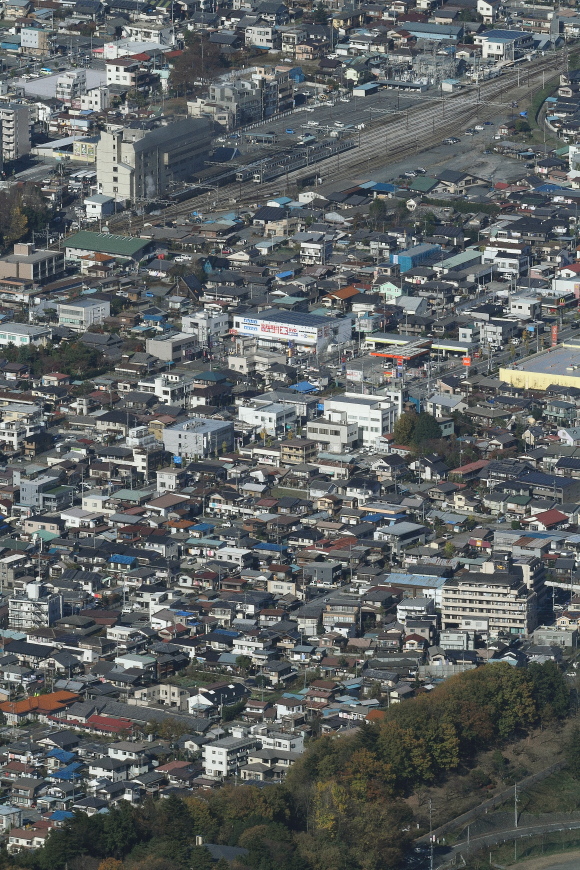 標高1304メートルから見下ろす秩父発車 - 2015年晩秋・秩父 - _b0190710_23203114.jpg