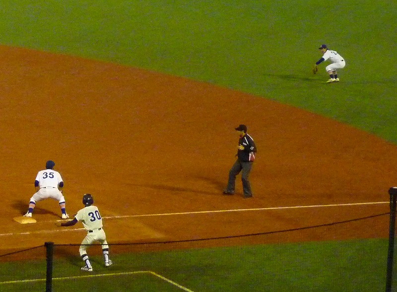 駒澤大(1部最下位)対東洋大(2部優勝) 11月9日 東都大学野球入替戦 前半_b0166128_1414776.jpg