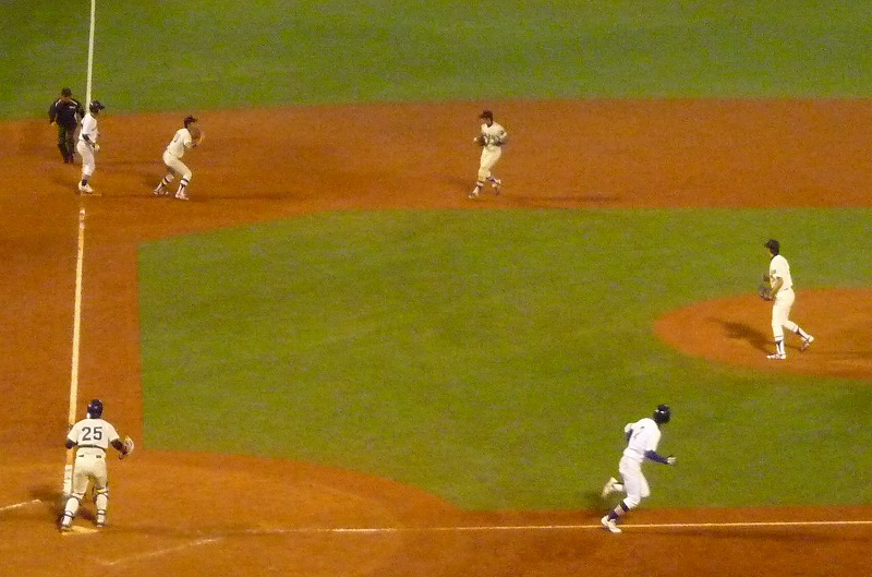 駒澤大(1部最下位)対東洋大(2部優勝) 11月9日 東都大学野球入替戦 前半_b0166128_1440726.jpg
