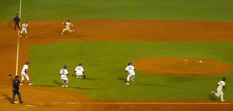 駒澤大(1部最下位)対東洋大(2部優勝) 11月9日 東都大学野球入替戦 後半_b0166128_2018588.jpg