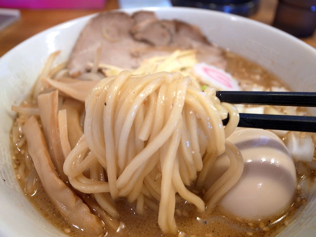 「大勝軒はままつ」で味噌ラーメンと辛肉_e0220163_19075920.jpg