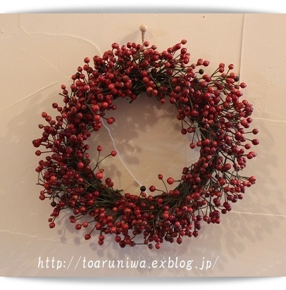 ヤシャブシやローズヒップの実を紡いだ　冬支度をはじめる　クリスマス　リース ツクシイバラの実を摘んでローズヒップのリースを作りました