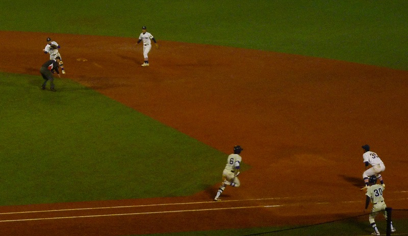 駒澤大(1部最下位)対東洋大(2部優勝) 11月9日 東都大学野球入替戦 後半_b0166128_13352829.jpg