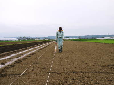 有機栽培の水田ごぼう　ごぼうの種まきに向けて耕運作業_a0254656_18202359.jpg