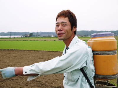 有機栽培の水田ごぼう ごぼうの種まきに向けて耕運作業_a0254656_18225875.jpg