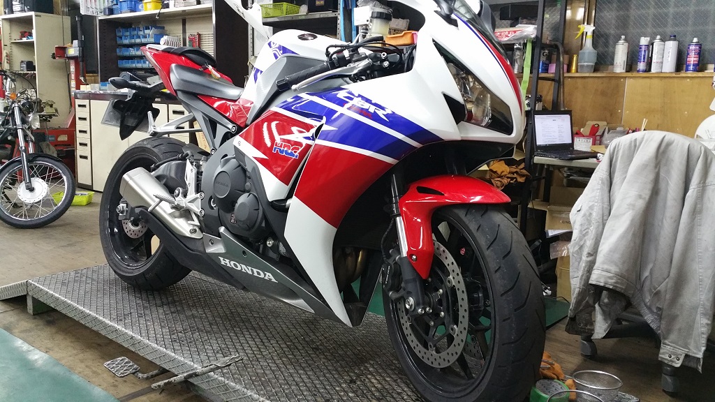 CBR1000RR(\'15)のフルパワー①_e0114857_2201676.jpg