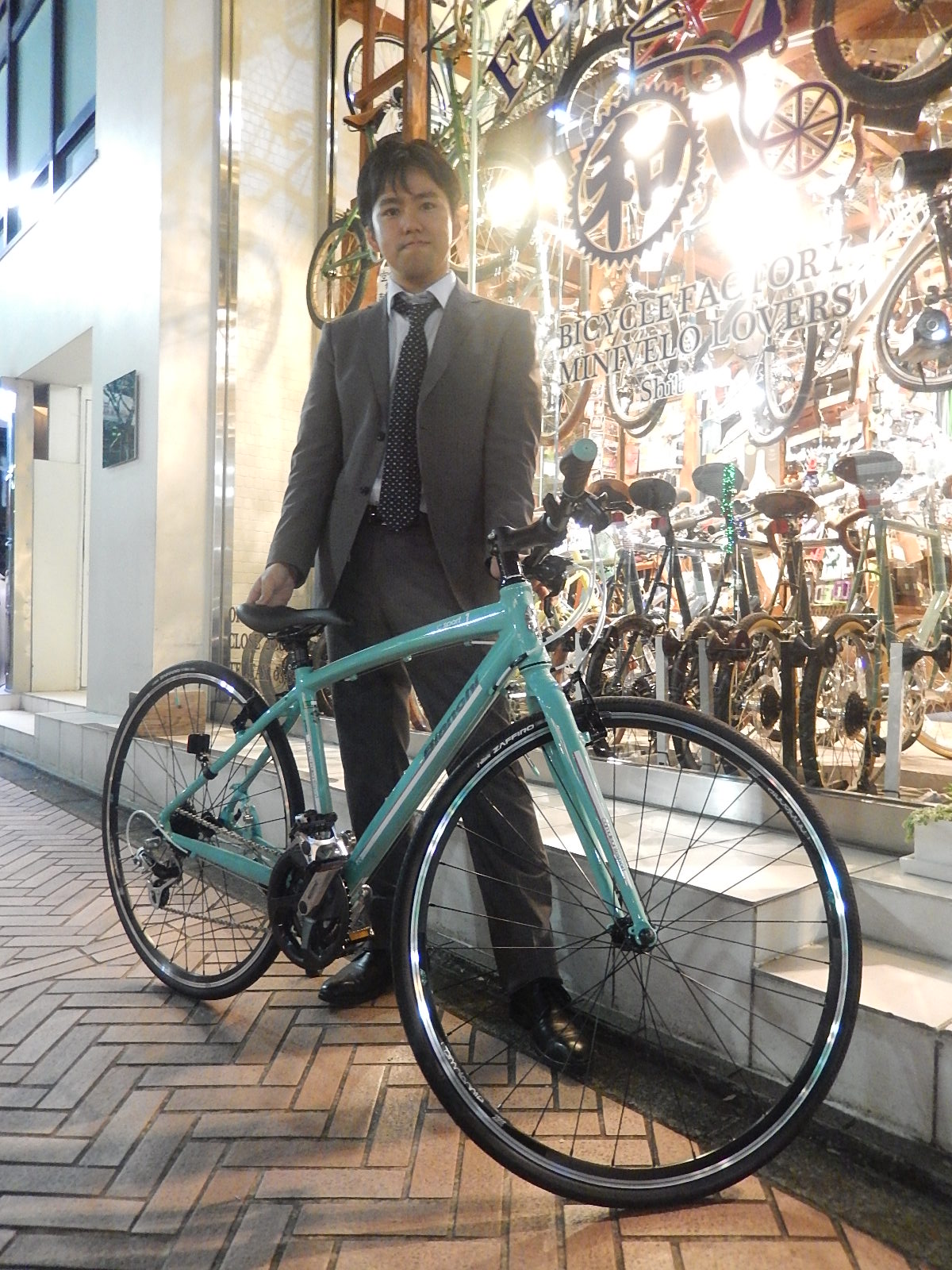 12月1日　渋谷　原宿　の自転車屋　FLAME bike前です_e0188759_1634336.jpg