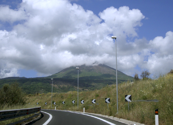 ヴェスーヴィオ山 1. 行こう 行こう 火の山へ!!!_f0205783_17261183.jpg