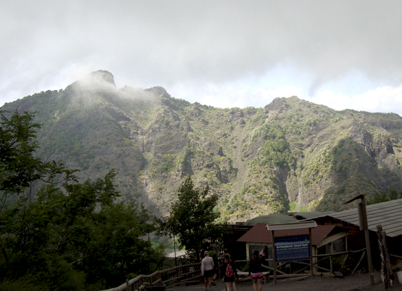 ヴェスーヴィオ山 1. 行こう 行こう 火の山へ!!!_f0205783_189918.jpg