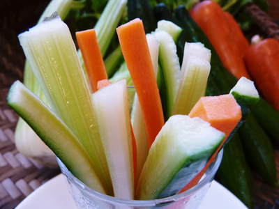 新鮮野菜スティック!キュウリ、セロリ、ニンジン!!大好評発売中!(前編)_a0254656_163351100.jpg