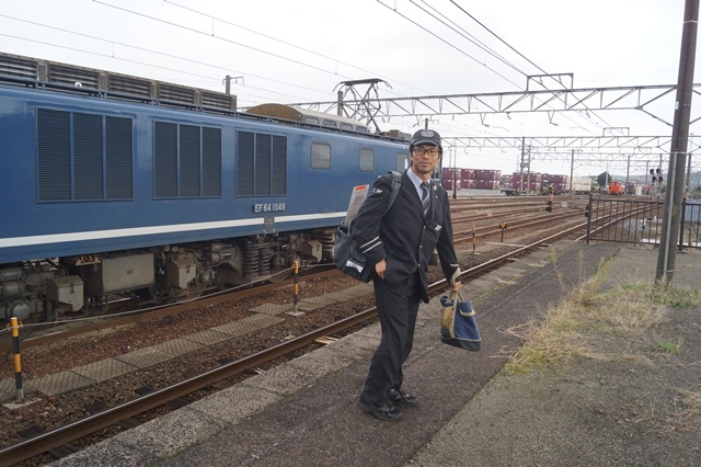 伯耆大山駅の貨物列車、伯備線の貨物列車の写真、頑張れ安倍総理地方創生とTPP_d0181492_17553858.jpg