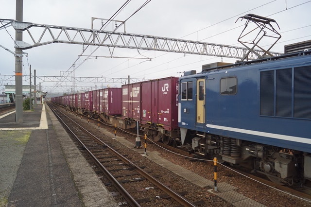 伯耆大山駅の貨物列車、伯備線の貨物列車の写真、頑張れ安倍総理地方創生とTPP_d0181492_17564223.jpg