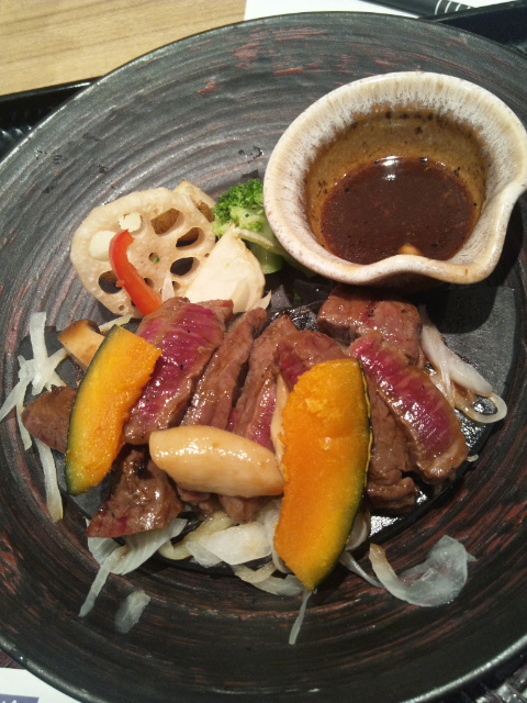 大戸屋 和牛のビフテキ 香味野菜と赤ワインの醬油ソース_f0076001_2327111.jpg