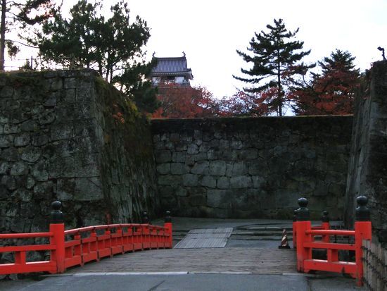 東北旅行記５～会津若松・飯盛山と鶴ヶ城_f0084573_22472275.jpg