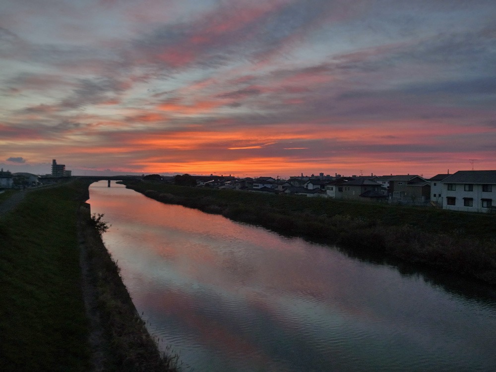 八重川の朝やけ、大淀川の夕焼け (*^_^*)_c0049299_21371320.jpg