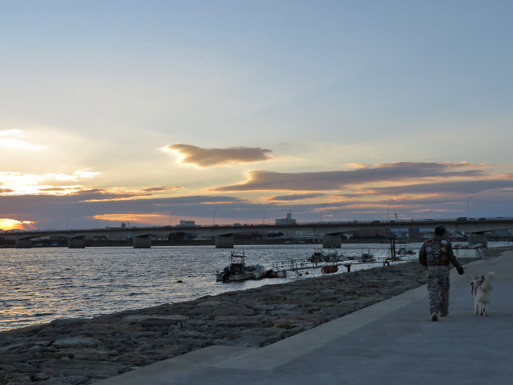 八重川の朝やけ、大淀川の夕焼け (*^_^*)_c0049299_21462765.jpg