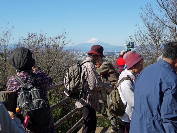 六国見山・御谷を巡る北鎌倉ハイキングをガイド：12・5_c0014967_1848179.jpg