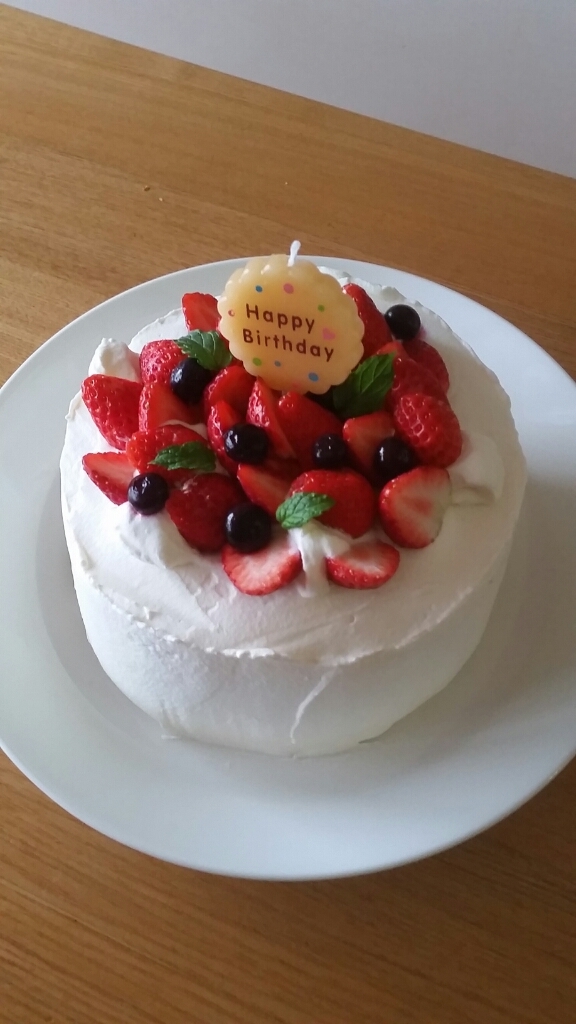 お誕生日ケーキとレーズン酵母でにんじんぱん_d0201078_18493651.jpg