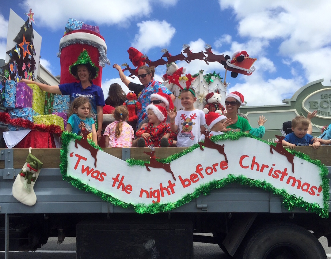 田舎のクリスマス・パレード／ Christmas Parade at Helensville アメリカからニュージーランドへ