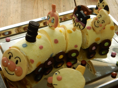 アンパンマンのカラークッキー アンパンマン列車ケーキ えんぐりこんぐり 田舎道 お菓子屋はじめます