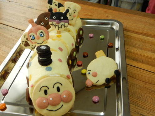 アンパンマンのカラークッキー アンパンマン列車ケーキ えんぐりこんぐり 田舎道 お菓子屋はじめます