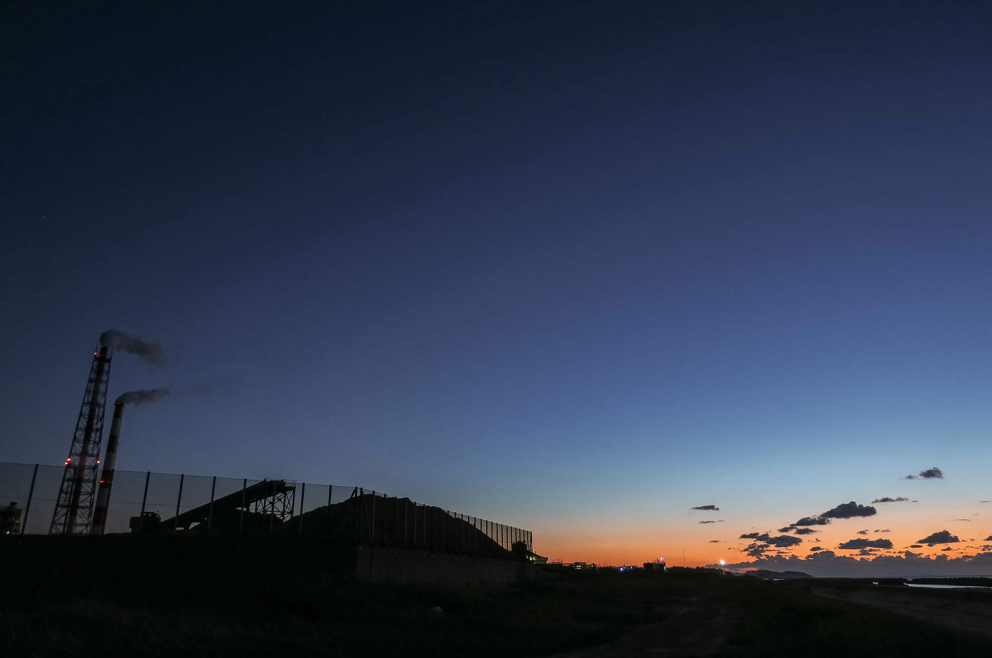 今日の夕景_e0015567_19512678.jpg