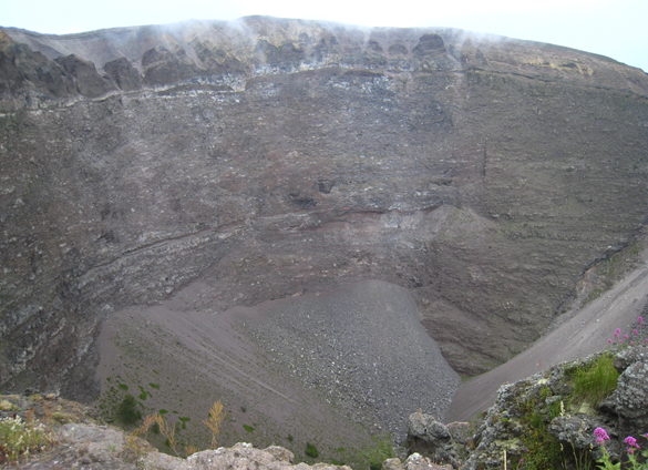 ヴェスーヴィオ山 2.　火の山には霧隠才蔵サマが君臨しておりました(^^ゞ_f0205783_17345573.jpg