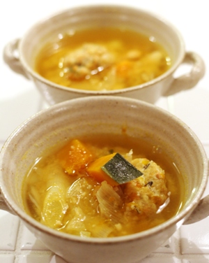 白いあじさいのクリスマスツリー_d0249193_12335962.jpg