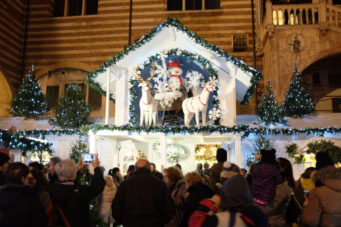 Mercatini di Natale di Verona &#127876; イタリアのクリスマス マーケット 〜ヴェローナ〜_b0246303_03392480.jpg