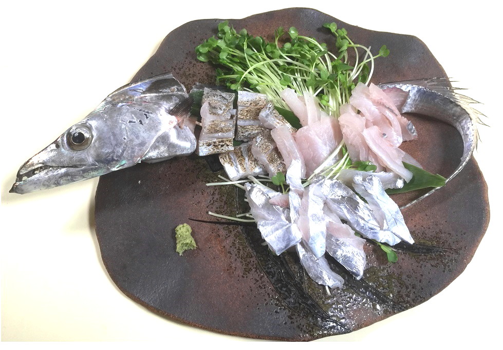 太刀魚の姿造りと太刀魚懐石 新 直哉の釣り魚料理 太刀魚の姿造りと太刀魚懐石 新 直哉の釣り魚料理
