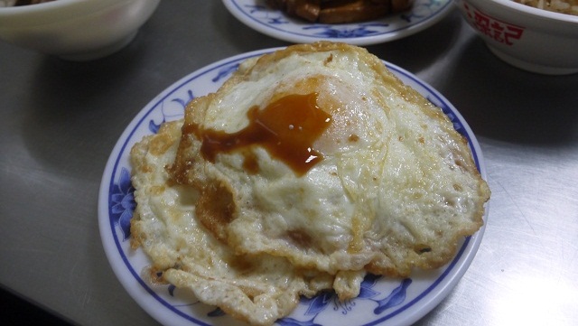 鶏肉飯 ジーローファン が美味しい台北パワー全開の老舗小吃店 梁記嘉義鶏肉飯 台北 ｎｏｎ ｓｔｒｅｓｓ ｌｉｆｅ