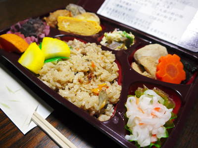 過疎化の村で温かい取り組み!『陽だまり弁当』が届きました!!_a0254656_17244328.jpg